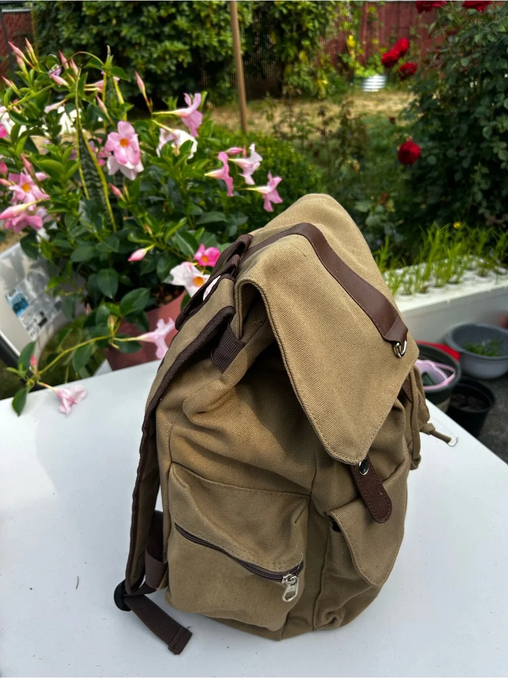 Bella Roso men’s Khaki Canvas Drawstring Backpack with Brown Trim Sz 17”x12” 8”